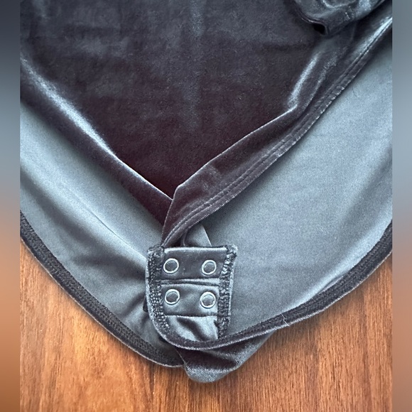 Women's Square-neck Velvet like Bodysuit Size Medium black - Picture 6 of 7